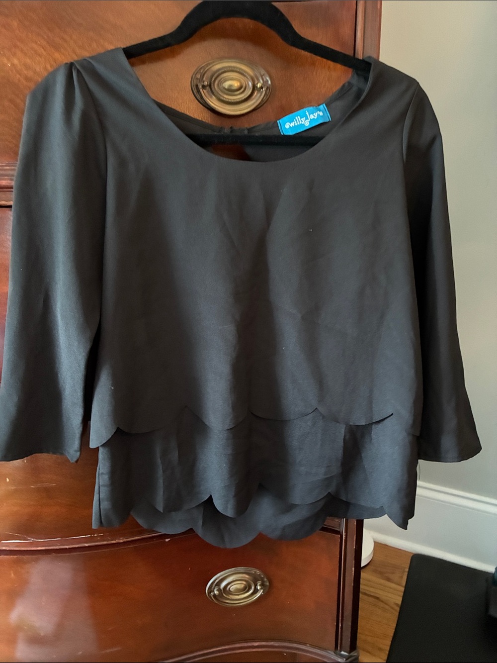 UNIQUE OPEN BACK Black Scallop Hem Blouse - Women